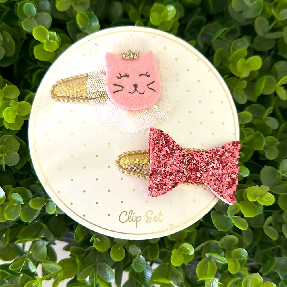 Mud Pie Car Clip With Bow Set. Adorable set of two hair clips. New with tags! 💞